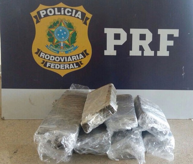 Mulher é presa levando maconha em van intermunicipal