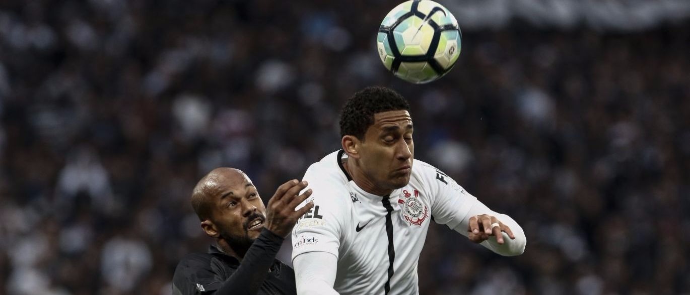 Jô traz alívio em jogo tenso, Timão vence Botafogo e abre 7 pontos Getty Images