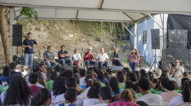Identidade sul-americana é celebrada no quebra-torto com letras durante o Fasp Identidade sul-americana é celebrada no quebra-torto com letras durante o Fasp