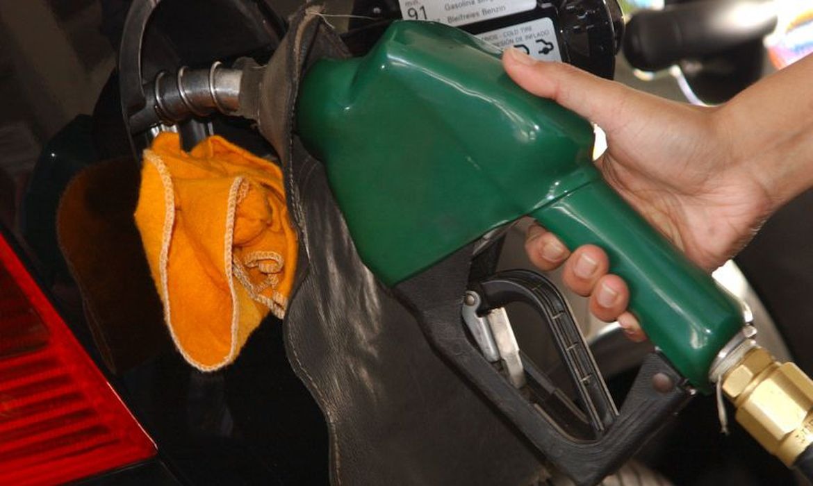 Petrobras reduz preços da gasolina em 12% e do diesel em 7,5%