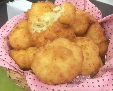 Dos céus! Aprenda a fazer deliciosas Nuvens de Queijo que derretem na boca Dos céus! Aprenda a fazer deliciosas Nuvens de Queijo que derretem na boca