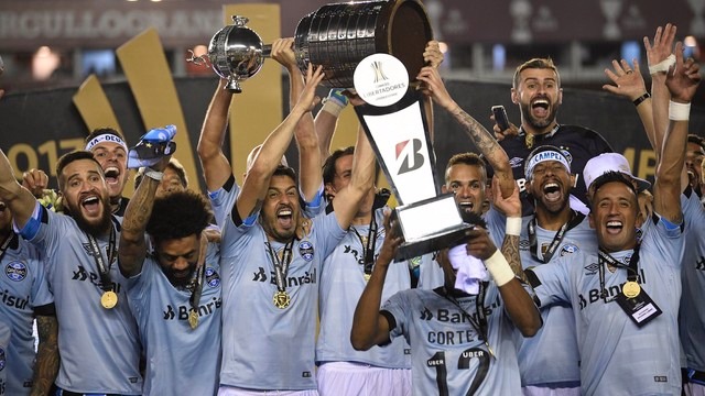 Grêmio vence de novo e conquista tricampeonato da Libertadores