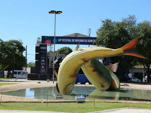 Festival de Bonito terá só músicos de MS e América do Sul 2 internacionais Praça da Liberdade, em Bonito
(Foto: Lú Atene/ Arquivo Pessoal)