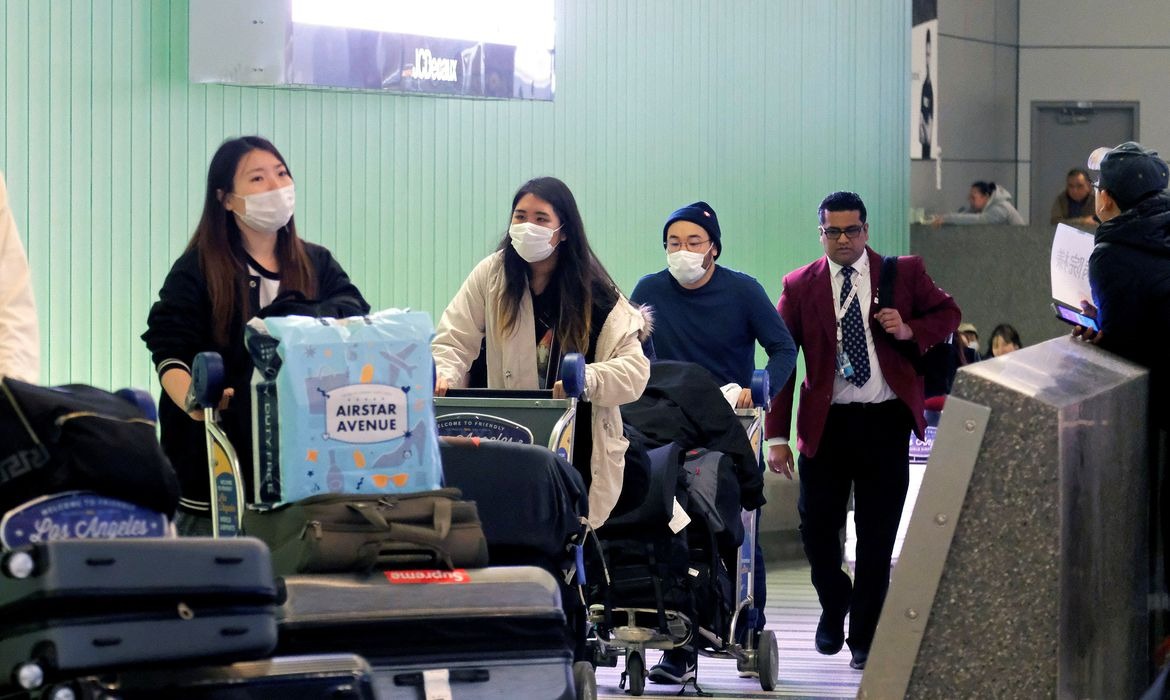 China anuncia que não registrou, pela 1ª vez, novas infecções locais Ringo Chiu