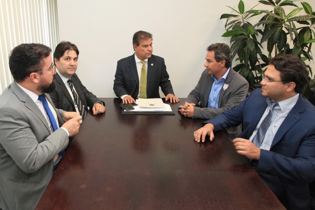 Senador Nelsinho Trad se reúne com ministros para liberação de emendas para Campo Grande Senador Nelsinho Trad se reúne com ministros para liberação de emendas para Campo Grande