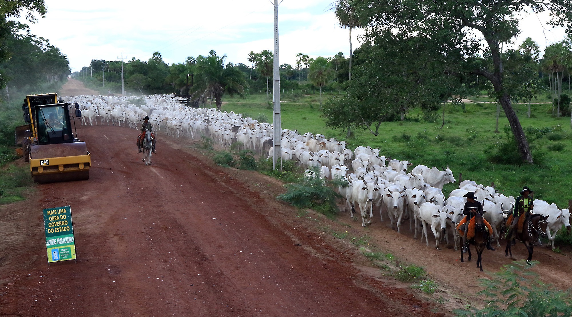 Estado inicia cascalhamento de mais uma estrada implantada no pantanal