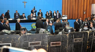 Governo vai analisar caso dos três aliados que votaram contra reforma Sessão com a presença de policiais, quando foi votada a reforma da previdência - Foto: Valdenir Rezende / Correio do Estado