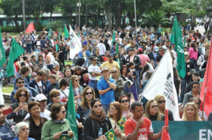 Cerca de 3,9 mil pessoas participaram de ato na Praça Ary Coelho (Foto: Marcelo Calazans)