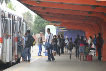 Usuários reclamam de falta de segurança em terminais. (Foto: Marcos Ermínio)