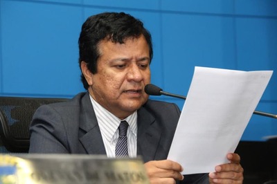 Deputado Amarildo Cruz fará entrega de micro-ônibus para Santa Rita do Pardo Emenda de R$100 mil é referente ao ano de 2015.
Foto: Victor Chileno