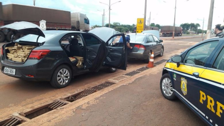Prisma com placa da Capital foi abandonado com meia tonelada de maconha (Foto: Divulgação)