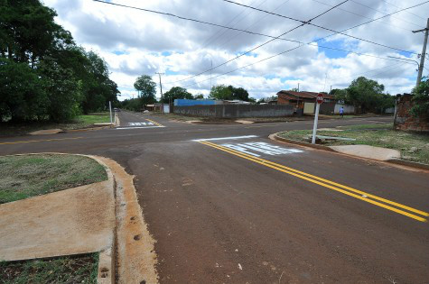 Prefeitura entrega asfalto na região das Chácaras Caiuas Asfalto nos bairros Chácaras Caiuas, Vila Araci e Vila Hyran Pereira de Mattos é entregue neste fim de semana – A. Frota