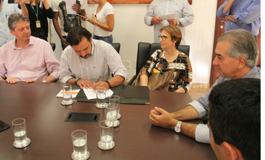 Governo do Estado assina termo de cooperação para reativação do estádio Morenão