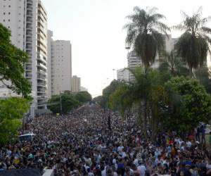 Afonso Pena cheia de fiéis na Marcha para Jesus 
(Foto: Paulo Ribas / Correio do Estado)