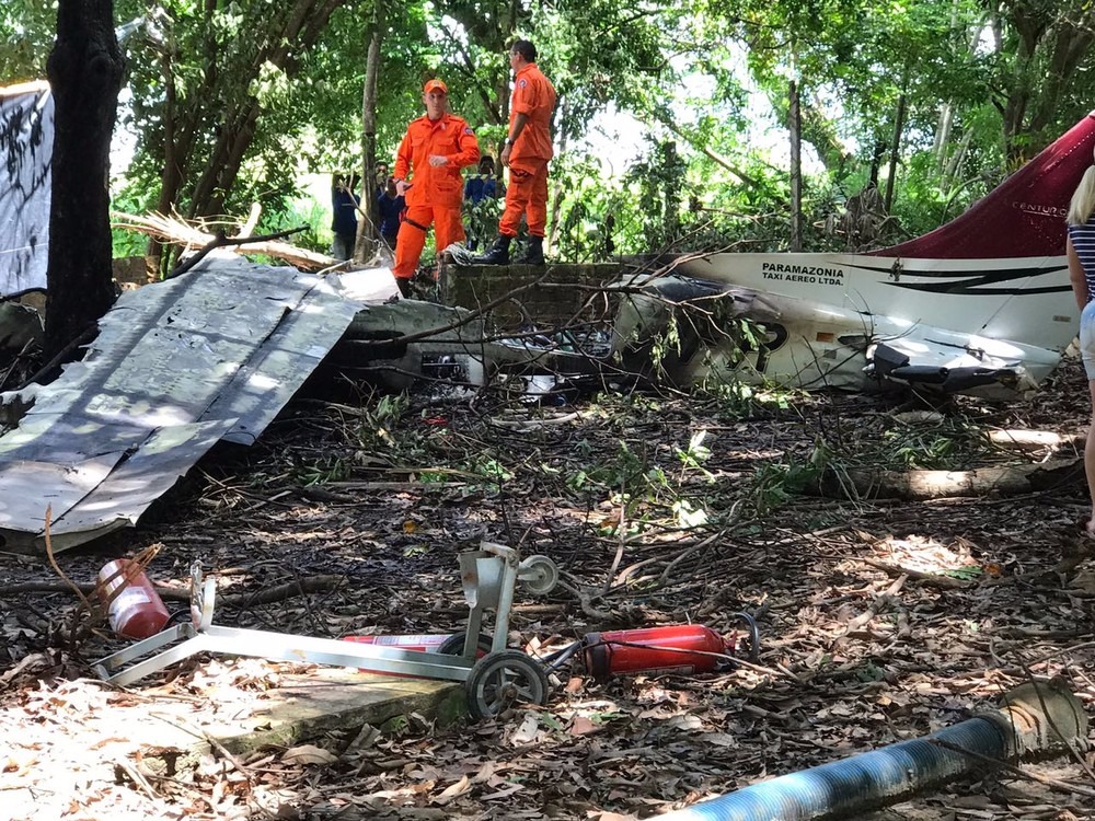 Sobrevivente de queda de avião no interior de Roraima teve 50% do corpo queimado Avião caiu em área de mata no fim da pista logo após decolar, diz Defesa Civil (Foto: Inaê Brandão)