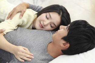 Nova moda no Japão: Japonesas procuram parceiros para apenas dormir