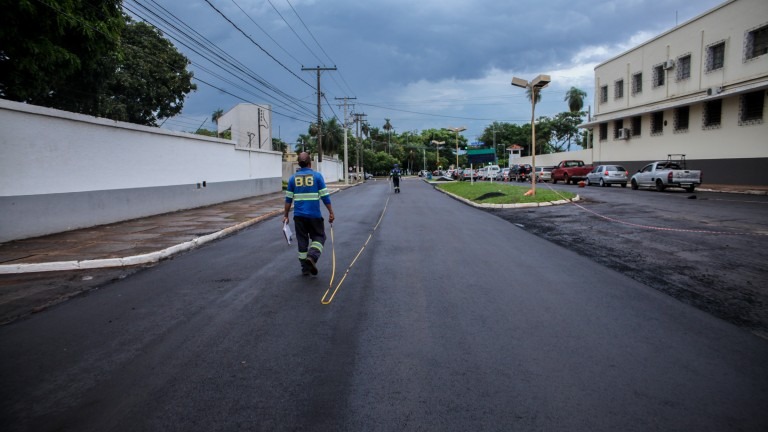 Com frente de serviço na Rua General Nepomuceno, recapeamento vai atingir 12,4 km Com frente de serviço na Rua General Nepomuceno, recapeamento vai atingir 12,4 km