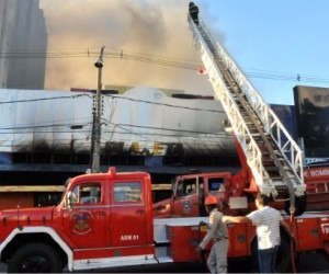 Antigo veículo para combate de incêndio, que hoje não funciona - Valdenir Rezende