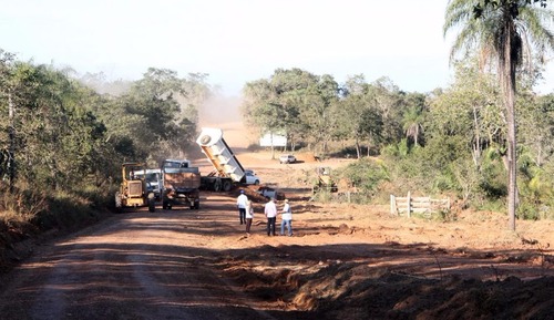 O recapeamento e alargamento da estrada de 28 km conta com o apoio dos donos dos empreendimentos situados no entorno da via.

