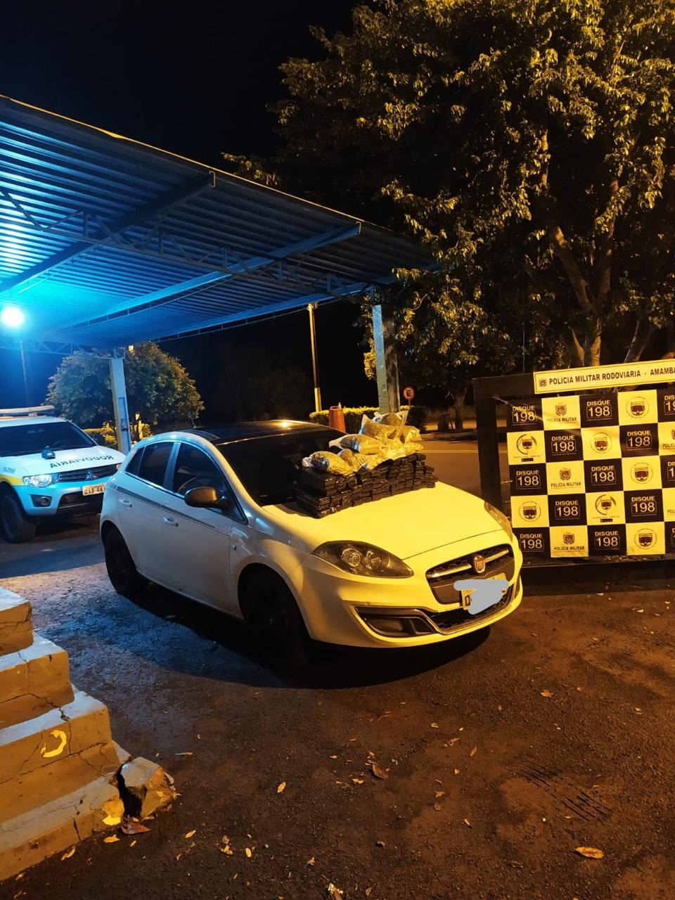 PMR apreende maconha nas laterais de veículo que seguia para Santa Catarina