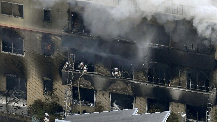 Fãs de animação prestam homenagens em estúdio japonês após incêndio criminoso Foto: UOL