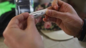 Papel de seda faz alerta sobre acidente de trânsito