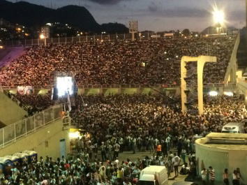 A Praça da Apoteose lota para o show de encerramento da Marcha para Jesus (Foto: Mariana Cardoso/G1)
