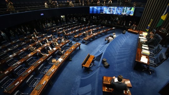 Senado aprova urgência e deve votar reforma trabalhista na terça