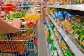 Intenção de consumo das famílias recua 1,7% em julho, diz CNC Intenção de consumo das famílias recua 1,7% em julho, diz CNC