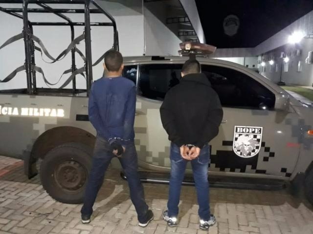 Dupla é presa em flagrante tentando furtar cofre de farmácia no Jardim TV Morena (Foto: Divulgação/Bope)