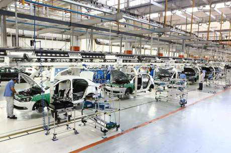 Com a baixa nas vendas, grandes montadoras de carros, caminhões e ônibus continuam adotando medidas para reduzir a produção
Divulgação/11.08.2014/Volkswagen