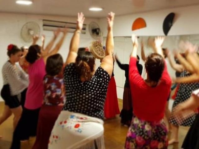 Bailarinas se reúnem para dançar tango, samba e outros ritmos em empoderamento às mulheres (Foto: Divulgação)