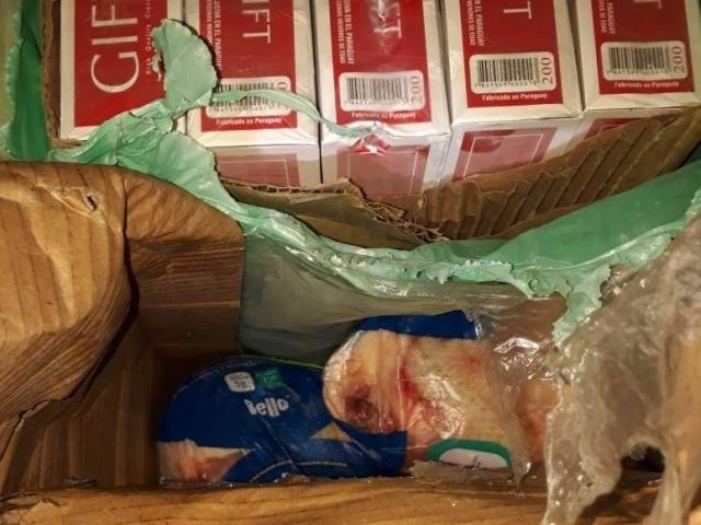 PRF apreende carreta com contrabando de cigarros avaliado em R$ 2 milhões em carga de frango (Foto: Divulgação)