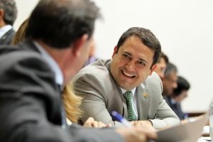 Projeto de lei prevê controle e pagamento individual de consumo em bares e restaurantes Projeto de lei prevê controle e pagamento individual de consumo em bares e restaurantes