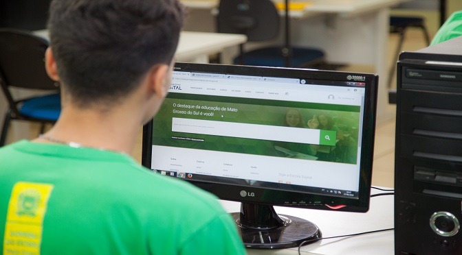 Alunos da rede estadual ganham livros de reforço para Enem Alunos da rede estadual ganham livros de reforço para Enem