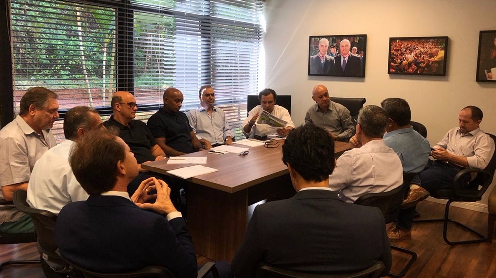 Marcelo Miranda encontra-se com dirigentes da CBV em vistoria para Liga das Nações de Voleibol Foto: Divulgação/CBV