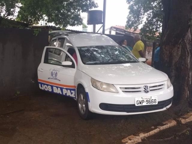 Familiares encontram corpo de idoso, após notarem sua ausência no WhatsApp (Foto: Paula Maciulevicius Brasil)