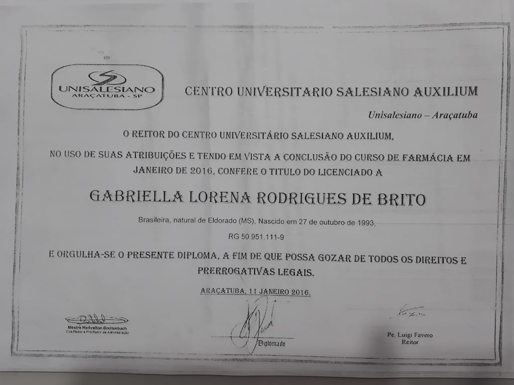 Falsa farmacêutica é indiciada por exercício ilegal da profissão Cópia do diploma falso que a falsa farmacêutica apresentava. Divulgação/Polícia Civil