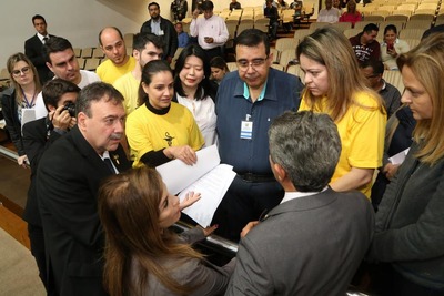 Profissionais defendem mínimo de R$ 3.748,00 por 40 horas semanais
Foto: Victor Chileno
