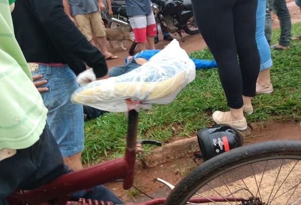 Homem é executado na fronteira e cartaz é deixado ao lado do corpo Redes sociais (whatsapp)