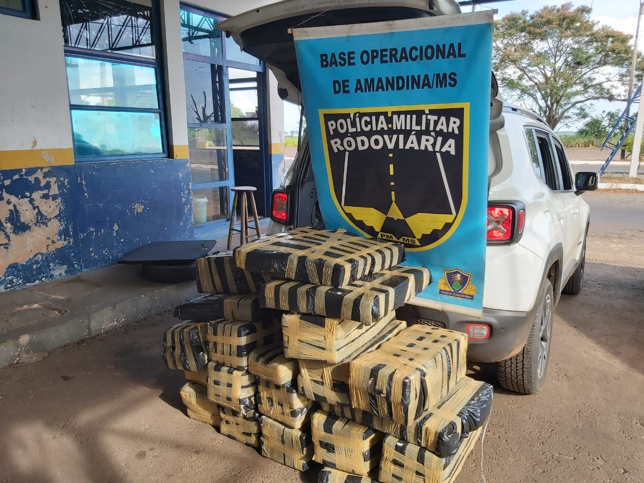 PMR recupera veículo carregado com mais de 400 quilos de maconha