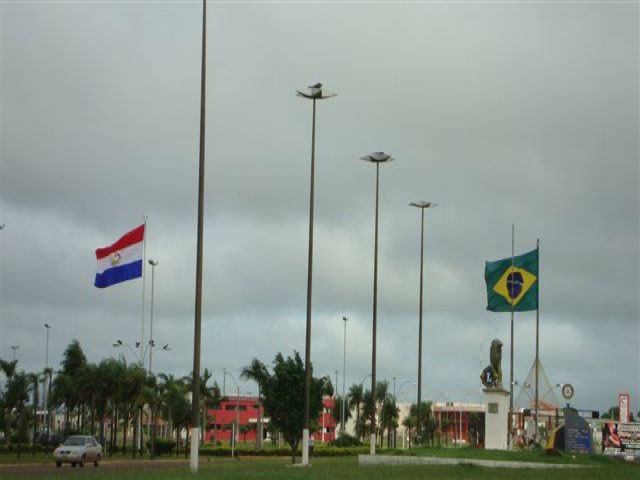 Sobe para US$ 500 limite de compras isento de impostos no Paraguai Sobe para US$ 500 limite de compras isento de impostos no Paraguai
