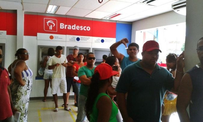 Procon volta a flagrar demora excessiva no atendimento em agências bancárias Divulgação/Procon