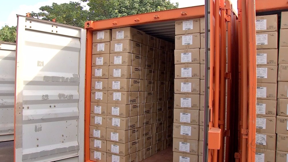 Prefeitura e empresa de lâmpadas LED encerram contrato Vinte mil lâmpadas que não foram instaladas continuam estocadas (Foto: Reprodução)