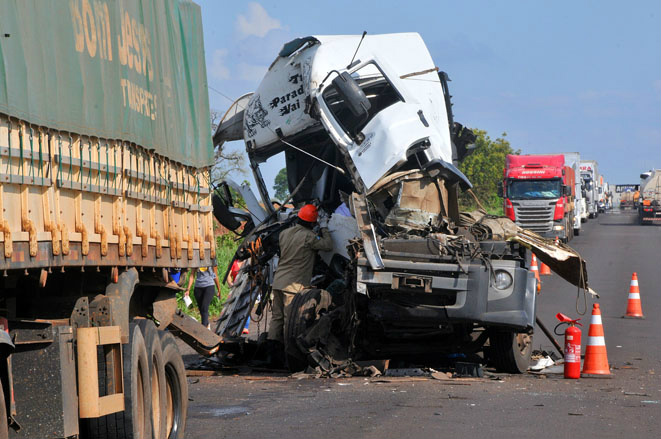 Dois morreram em acidente na BR-267 - Foto: Valdenir Rezende / Correio do Estado