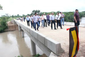 Em dois anos, Governo do Estado aplicou R$ 869 milhões do Fundersul na malha rodoviária Com recursos do fundo, Reinaldo Azambuja entregou, em dezembro de 2016, ponte entre Caracol-Bela Vista. Foto Edemir Rodrigues
