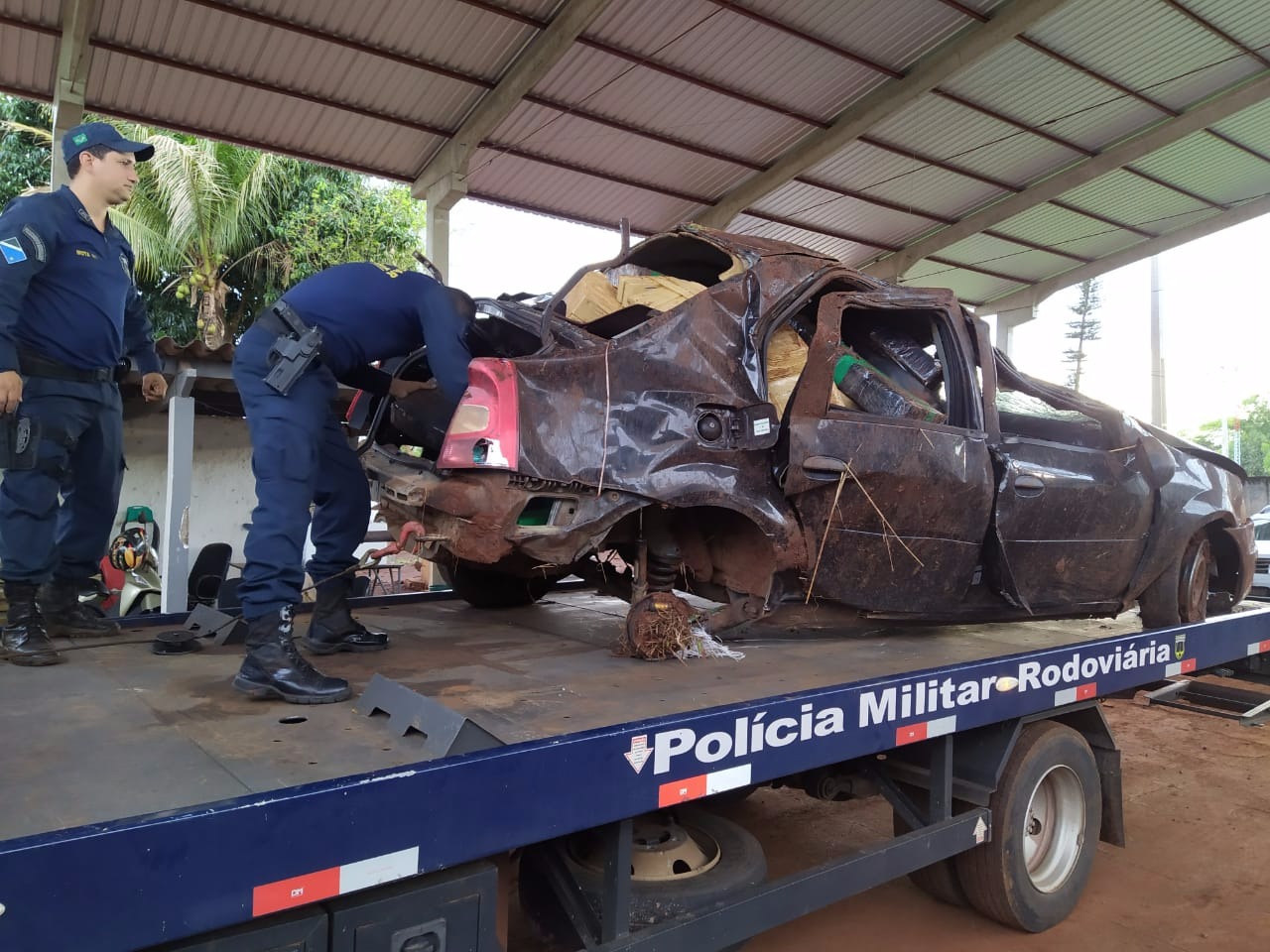 Traficante fura barreira policial com maconha, capota veículo e morre na MS-164 Divulgação