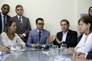 Após reunião nesta manhã, o presidente da Câmara Flávio Cesar (ao centro) elogiou a atitude de Bernal em visitar o Legislativo antes mesmo de assumir o gabinete. (Foto: Fernando Antunes)