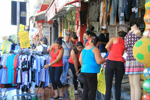 Pagamento do 13° salário anima comerciantes de Campo Grande para aumento das vendas