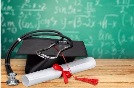 MEC quer proibir novos cursos de medicina Em 2016, mais da metade dos recém-graduados que prestaram a prova do Cremesp reprovaram
Getty Images